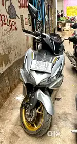 Gadi bahut Achcha hai, bahut acche condition pe hai.