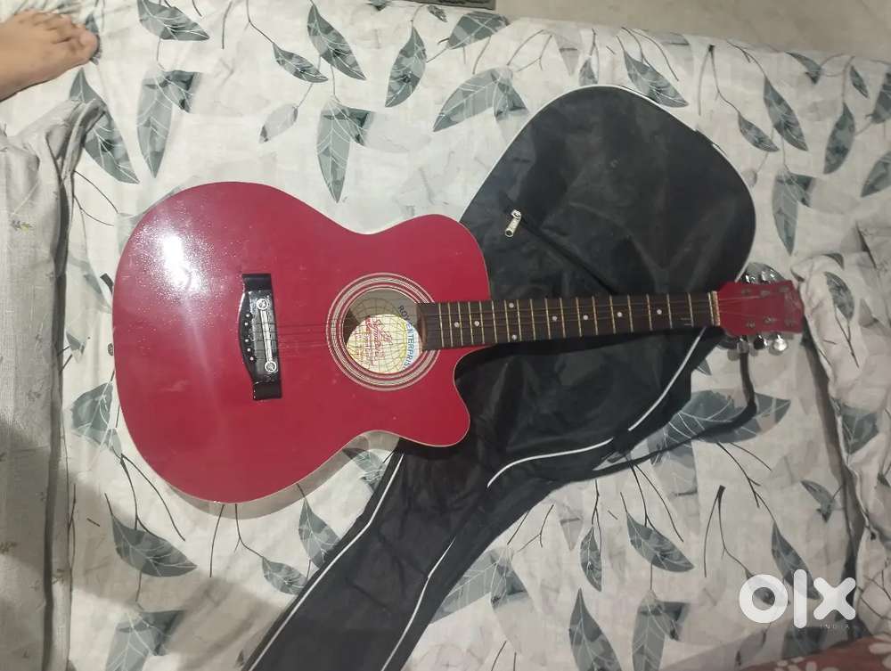 It's a very good colour and musical gitar