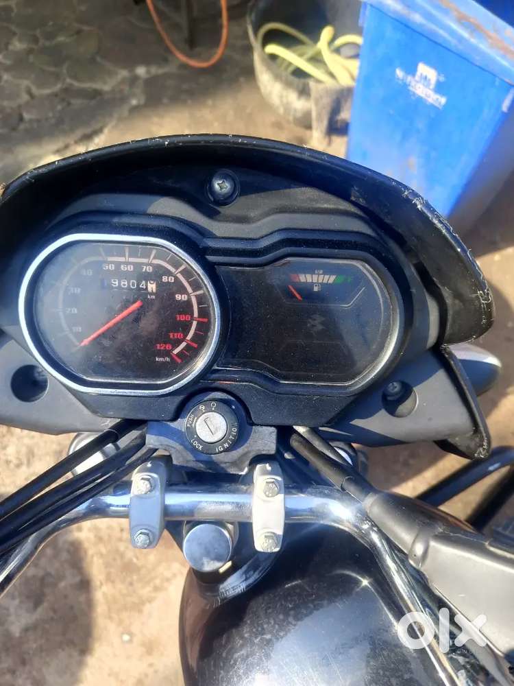 Muje bullet lena hai isliye sale kar rha hu