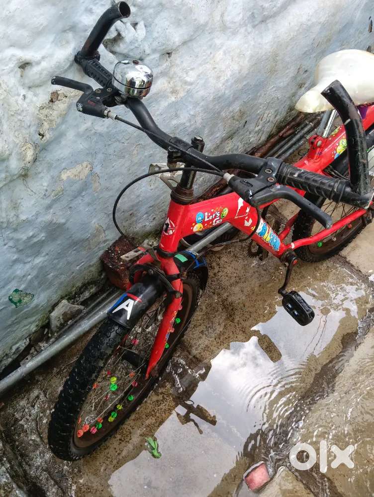 Their is no chain , seet and break