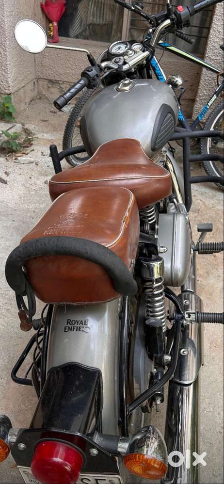 DL registered Royal Enfield gunmetal grey 2019 model in mint condition