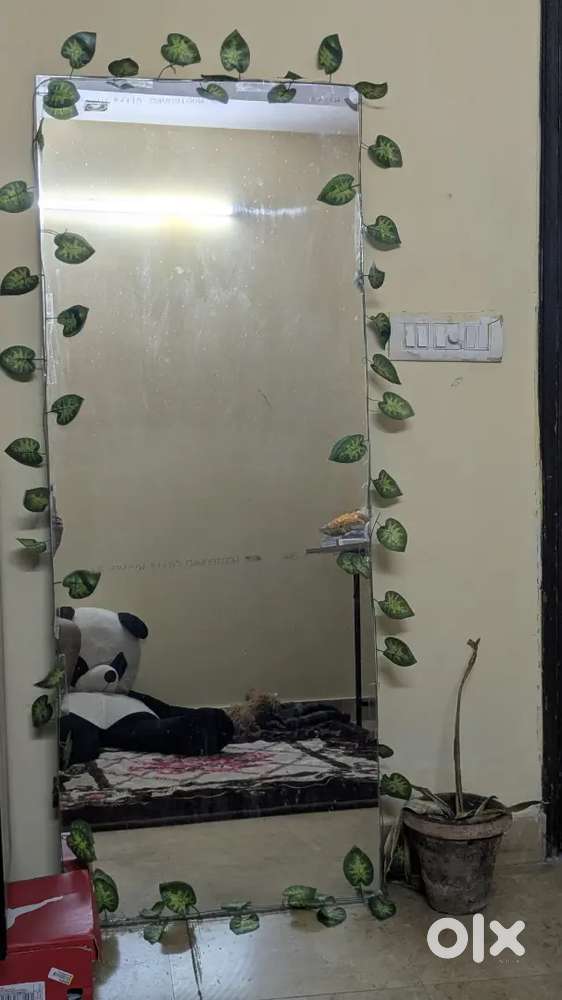 Selling a 5ft full-sized mirror bought recently.