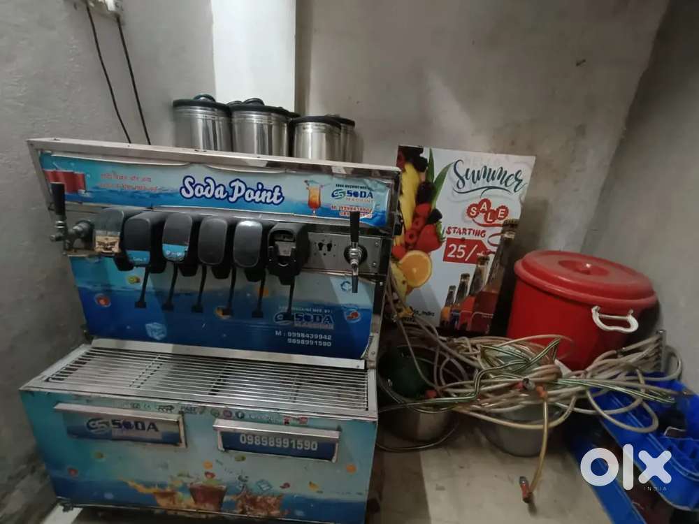 Soda manufacturing machine with all asseceris