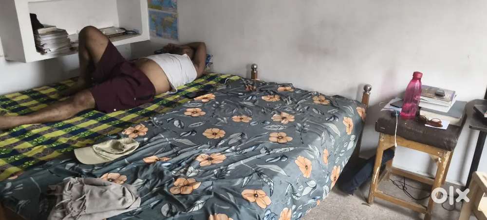 Mujhe ek room partner chaye kisi ko rahna ho to btaye 1750 hai rent