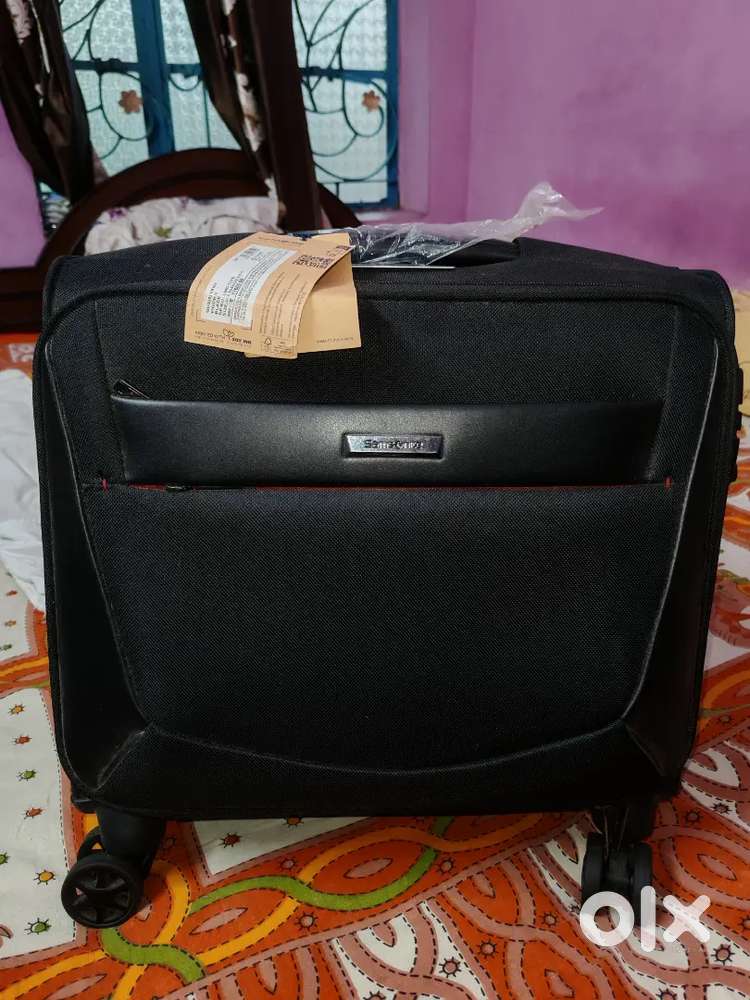 International brand (Samsonite) small trolley available