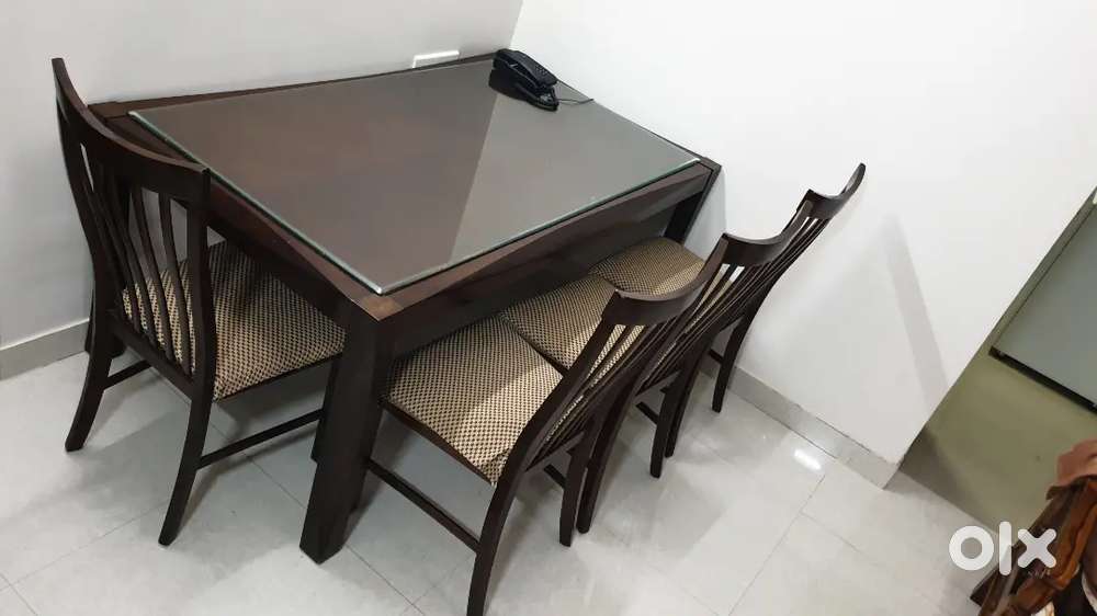 Wooden Dining table 6 seater with thick glass