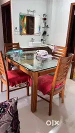 4 sitting dining table