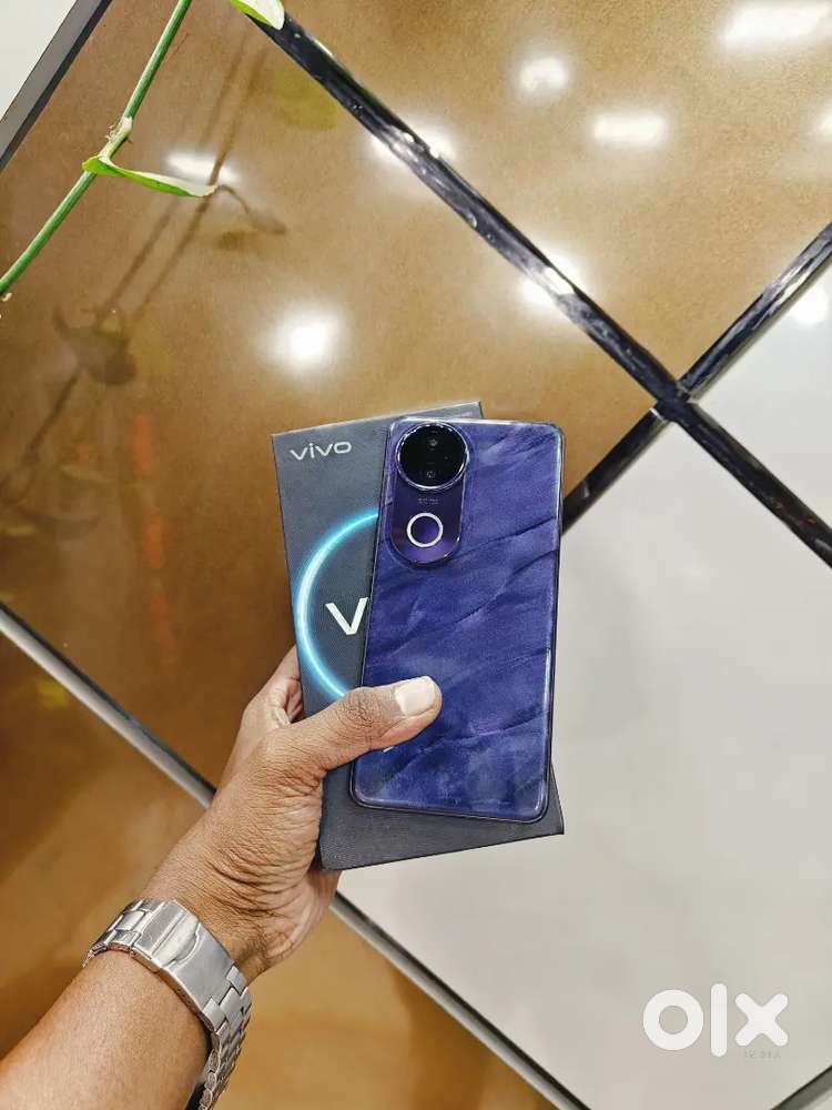 Vivo V50e 5G (8Gb/256Gb)..4 Month Old..Neat Condition..