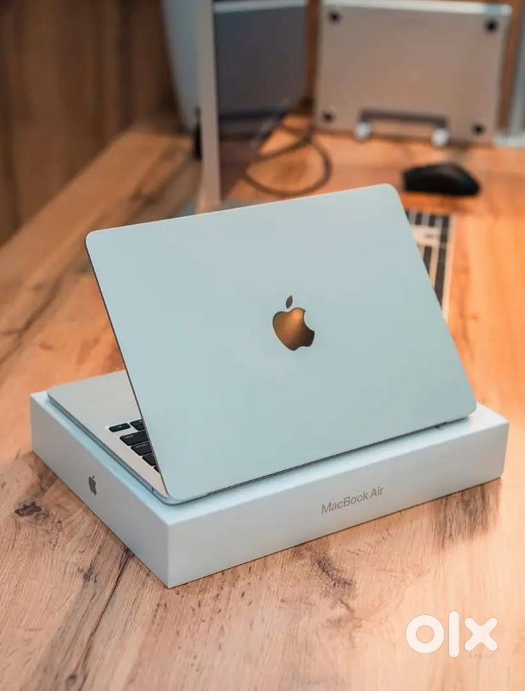 MACBOOK AIR M4 CHIP 16/256GB 15inch INDIAN WITH BILL BOX 3 MONTHS OLD