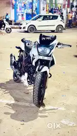 Showroom condistoin new tyre insurence chalu h 15 hajar running