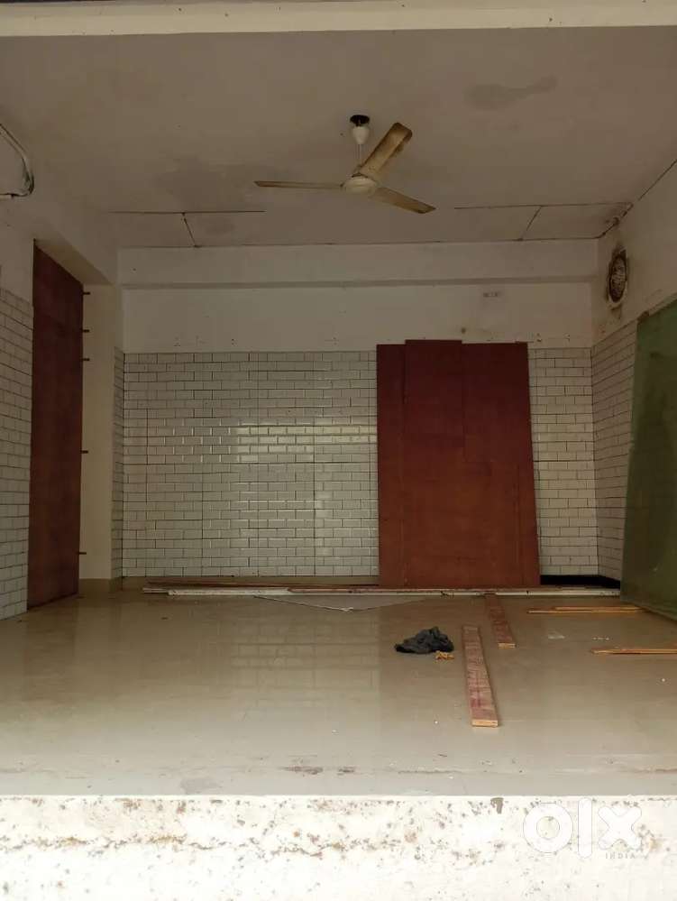 Shop for rent 250 sq feet