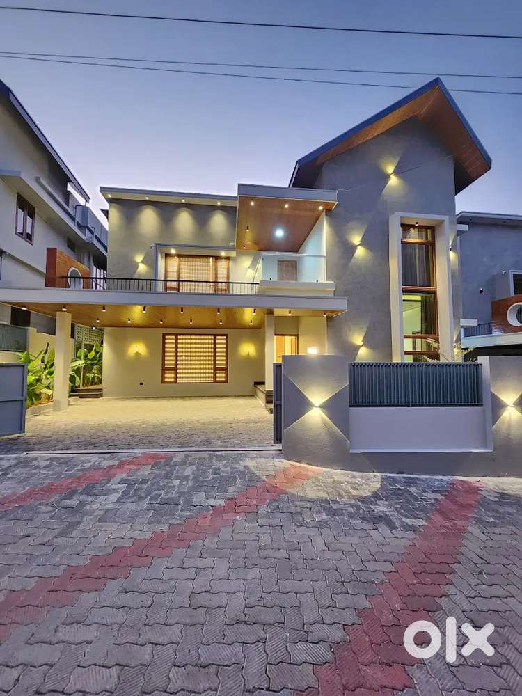 ARCHITECTURAL LUXURYS VILLA FOR SALE IN KAKKANAD NEAR KUZHIVELIPADY