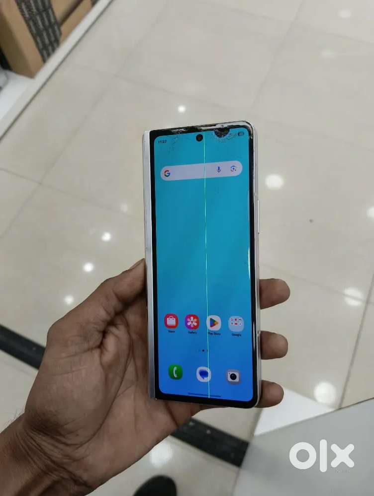 Samsung fold 3 12/256 gb front display line and dot speaker problam