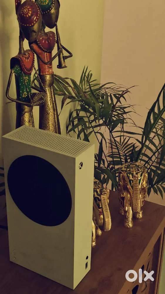 Xbox Series S 512GB in Microsoft Warranty + Rechargeable Battery Set.