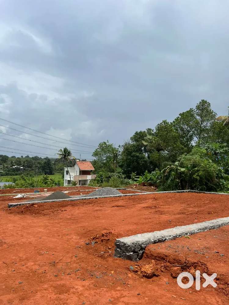 5,10,CENT HOUSE PLOT AVAILABLE NEAR KIZHAKKAMBALAM