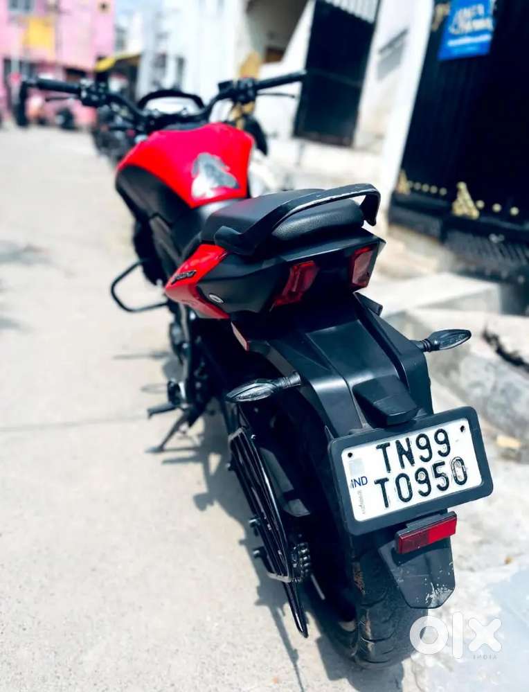 Single Owner 
Showroom service Record 
Full stock condision