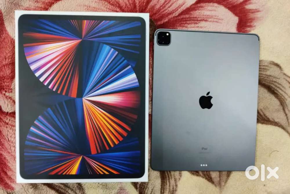 Ipad pro 13 inch 5 th Gen with magic keyboard Excellent condition