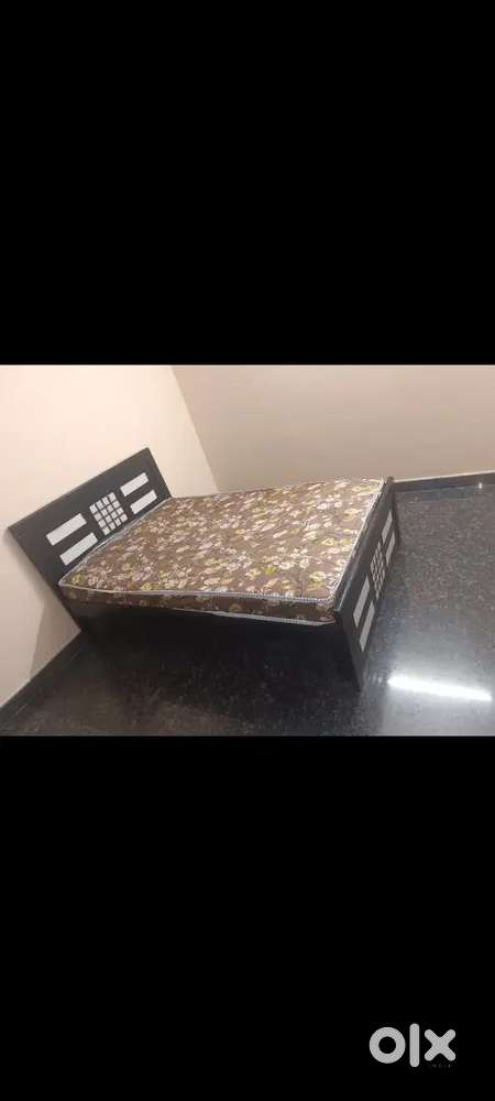 Direct factory price 4/6 Cot with mattress with free delivery