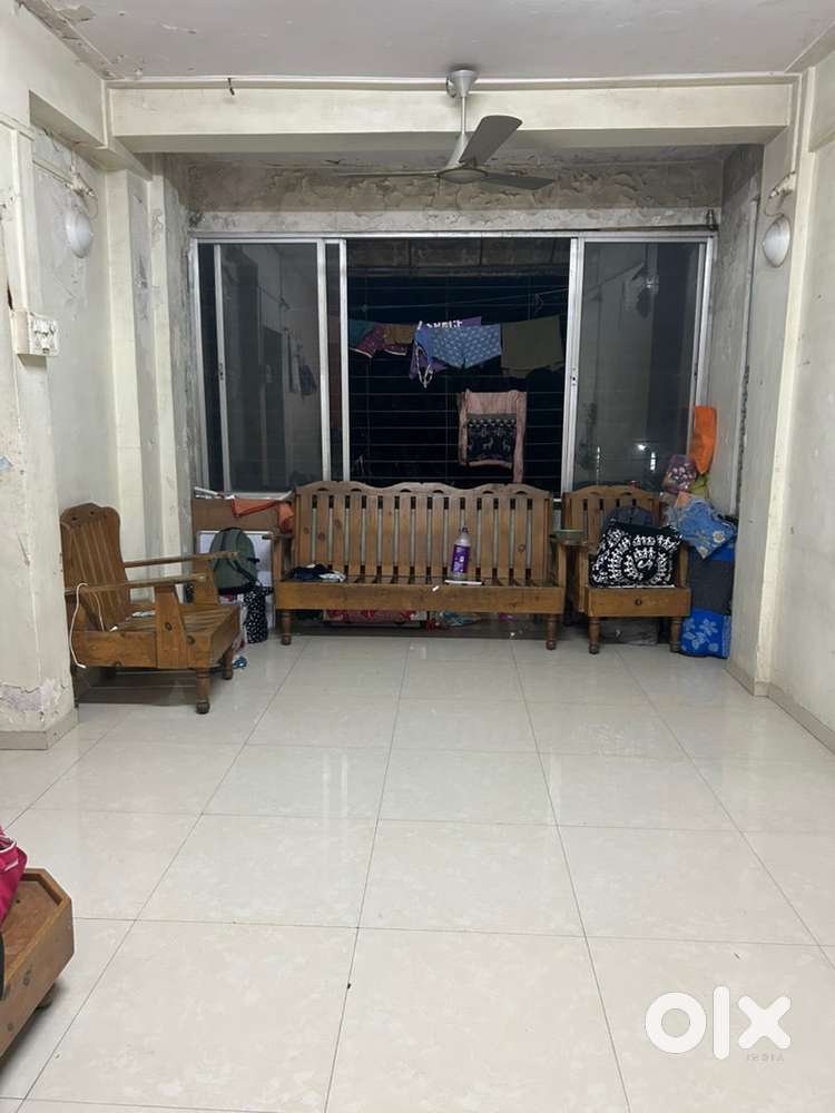 Need 2bacholers girl