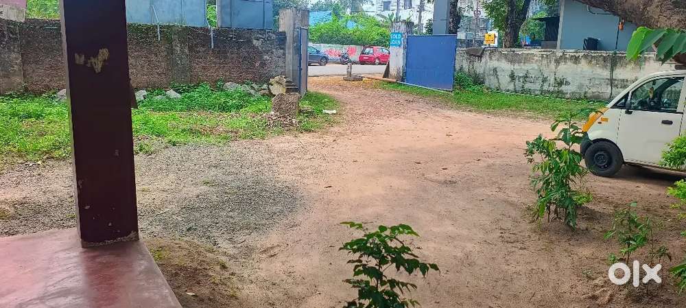 4000 square feat  shed  lory endrance