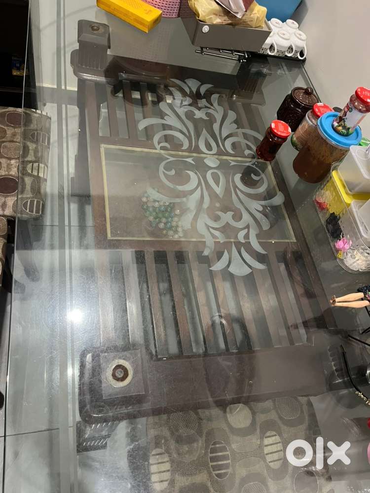 Dining Table 6 Seater (Glass Top) in good condition