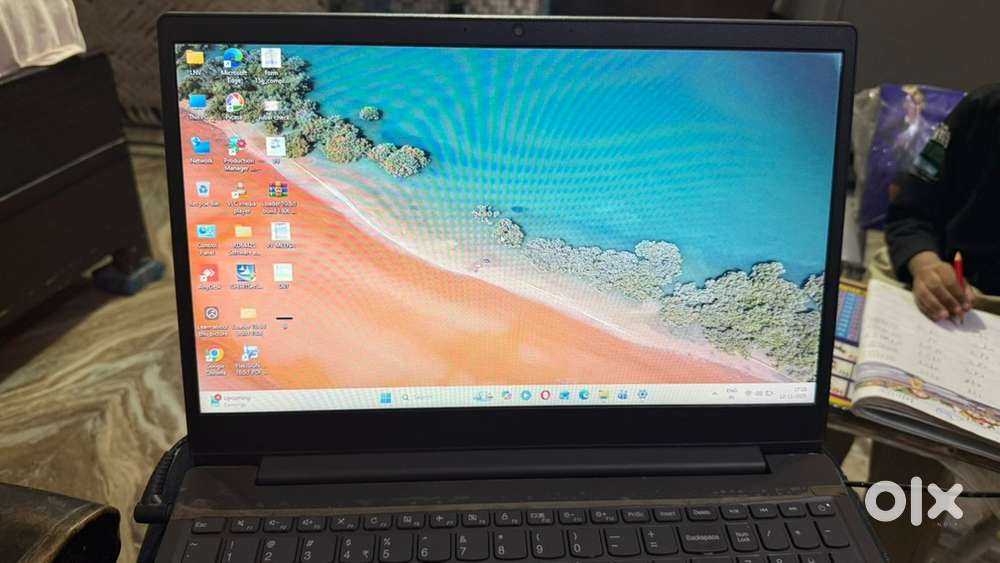 Lenovo laptop AMD RYZEN 3 RADEON GRAPHICS