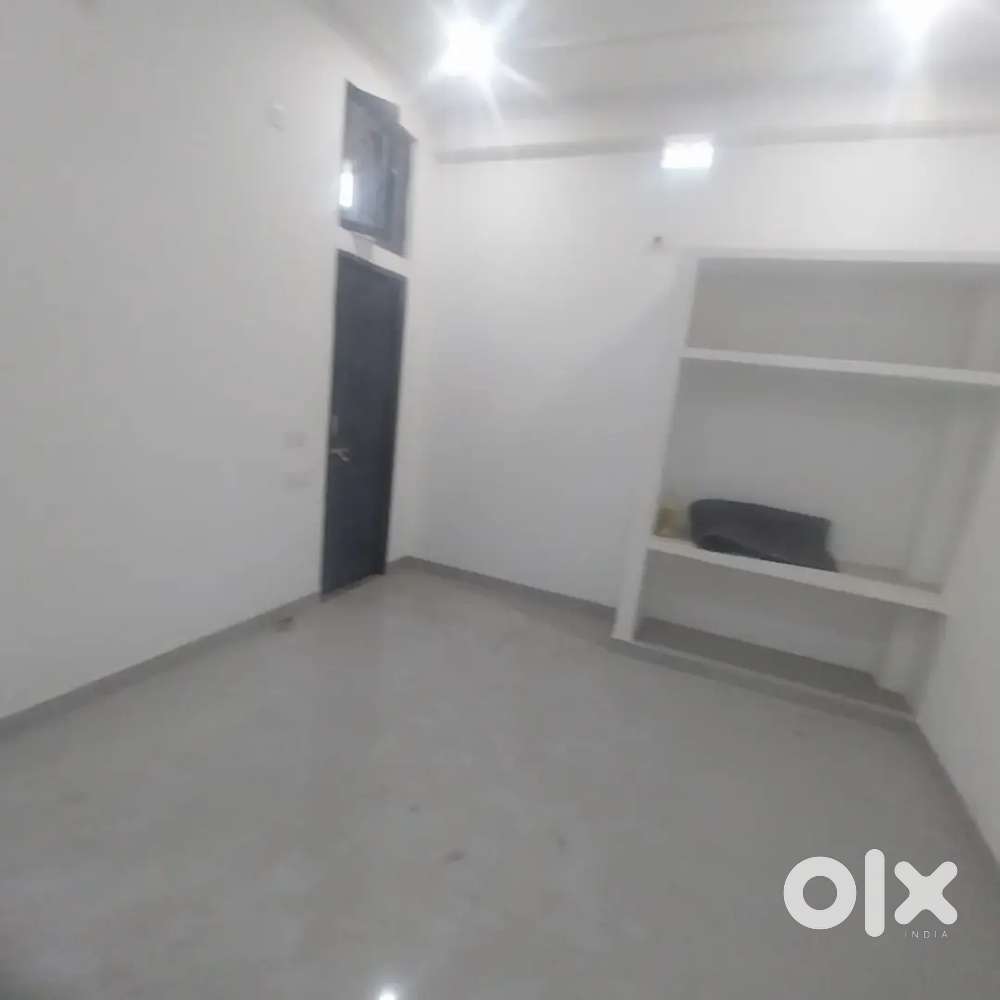 2 BHK flat for family and bachelors!