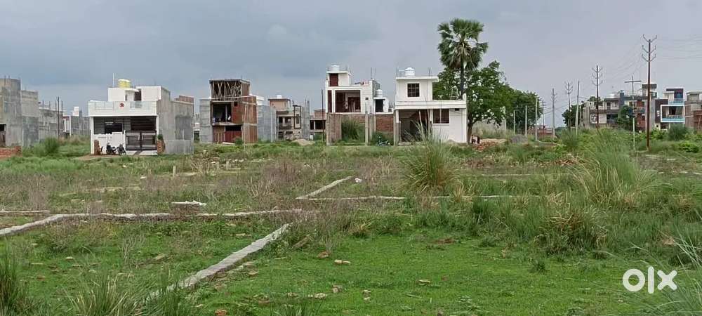 झलवा में डेटेड सोसायटी में प्लाट