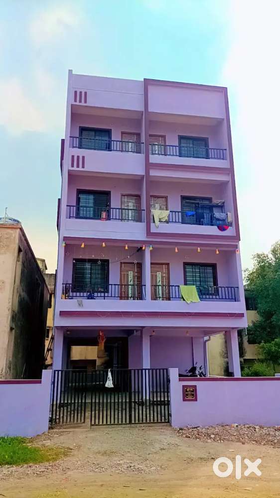 1Rk available on rent.. bachlors preferred.