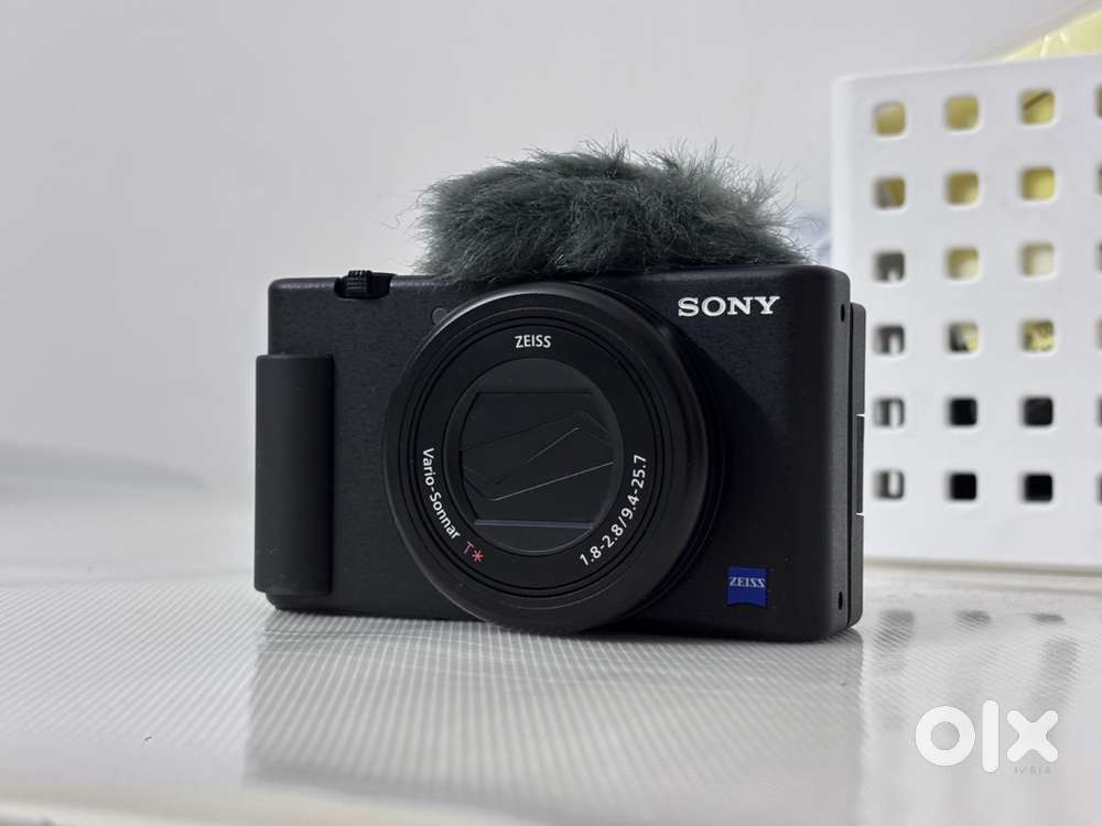 Selling Sony ZV-1 w/ 24-70mm 1 inch lens & Wide Angle Lens Kit & more