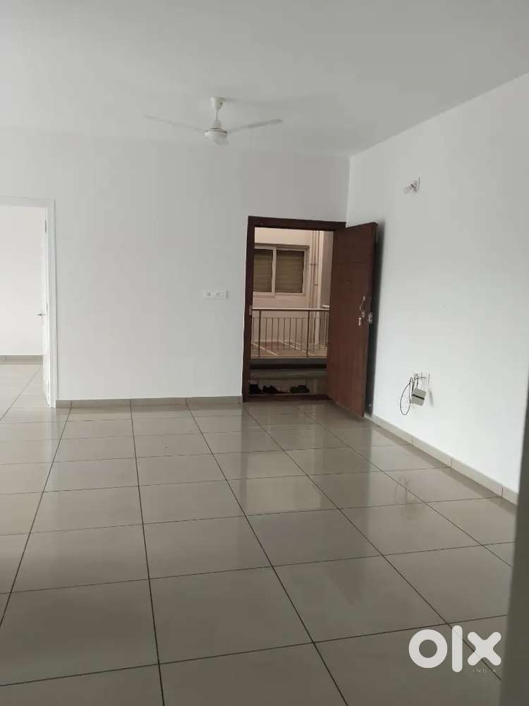 2 bhk flat for rent at derebail rent 18000