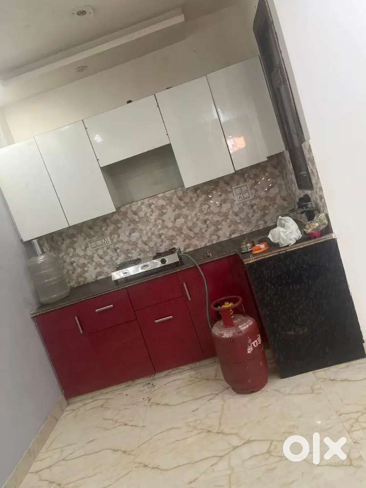 4th floor muje room patner chiye