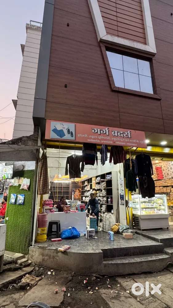 Shop at colonelganj available for rent