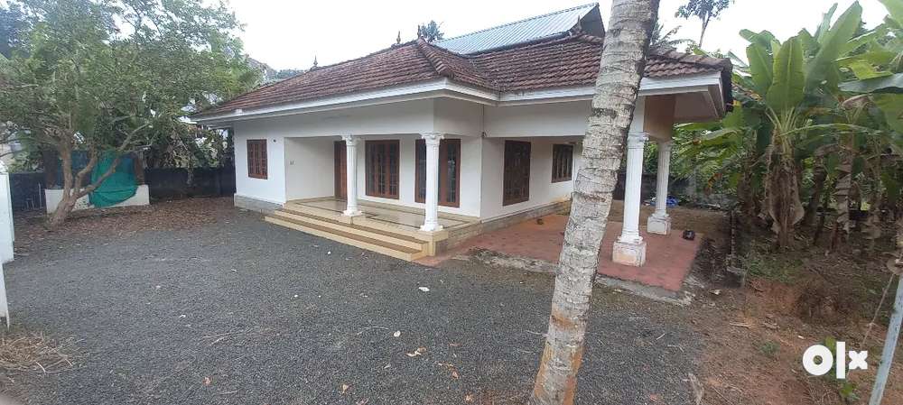 3 B/H/K indipentente house for rent Near mandiram hospital puthupally
