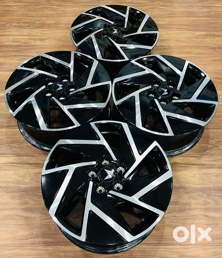 17 inch mahindra 3xo alloys brand nee condition set of 4