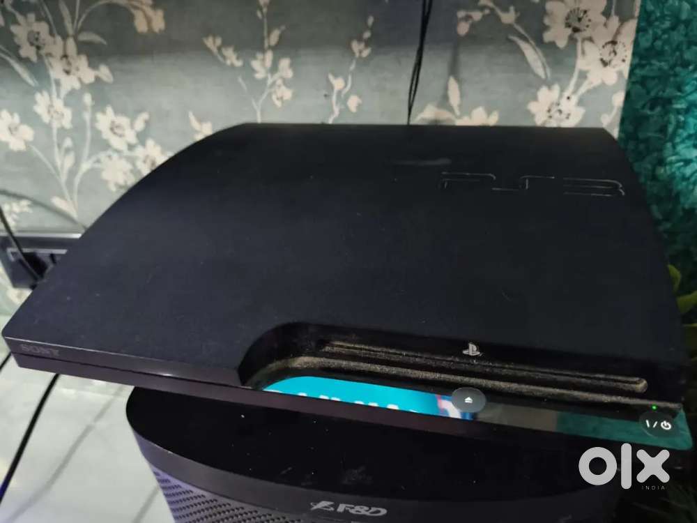 Ps3 slim model (sony) with all connecting wires and remote controller