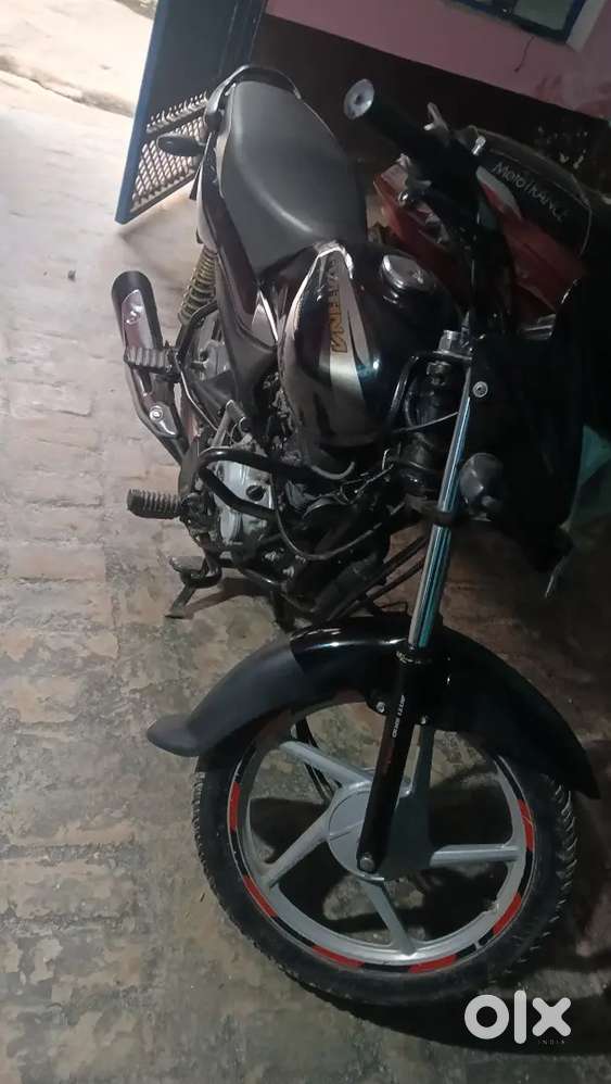 Bike me koi Kami nahi hai one hand chali hui hai