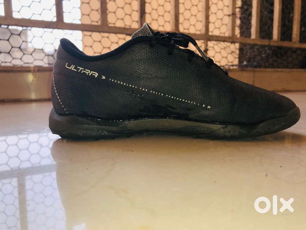 Puma Football Boots Size 4 – Good Condition