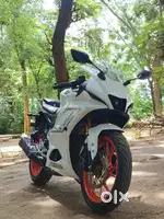 WHITE COLOUR R15.( V4 ENGINE ) ( QUICK SHIFTER).