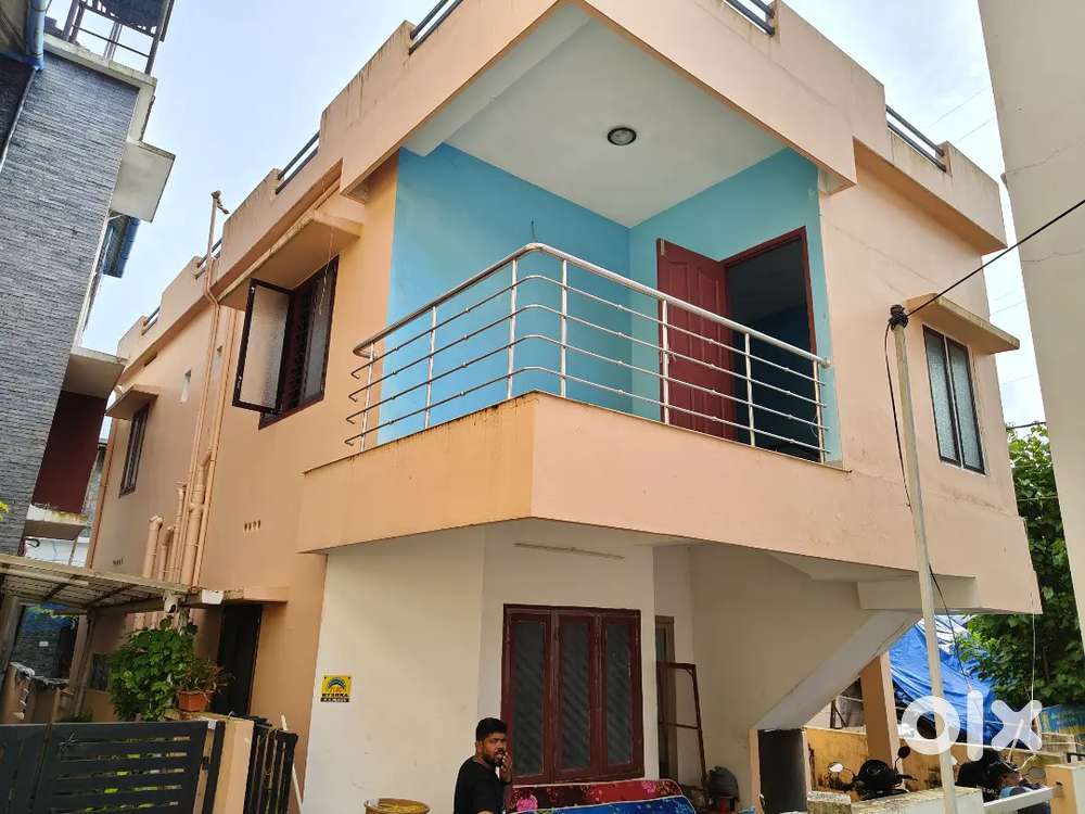 INDIPENDENT HOUSE 4 BHK BTS ROAD CHANGAMPUZHA DESHABIMANI ROAD KALOOR