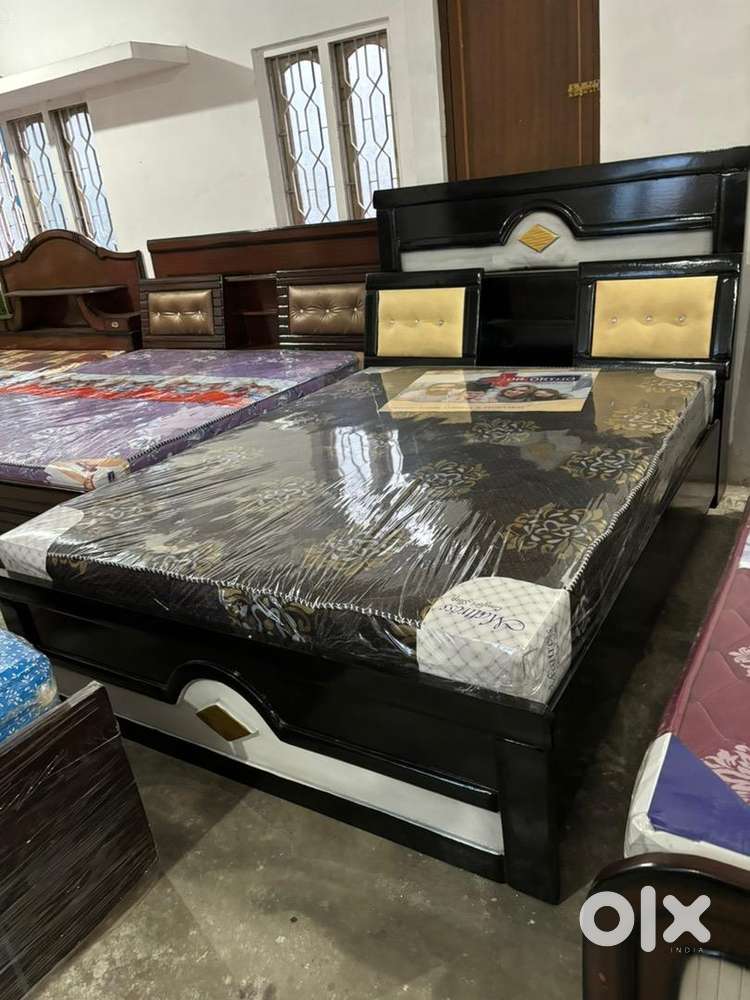 6/6.5 king size with storage bottom storage cot affordable Pirce