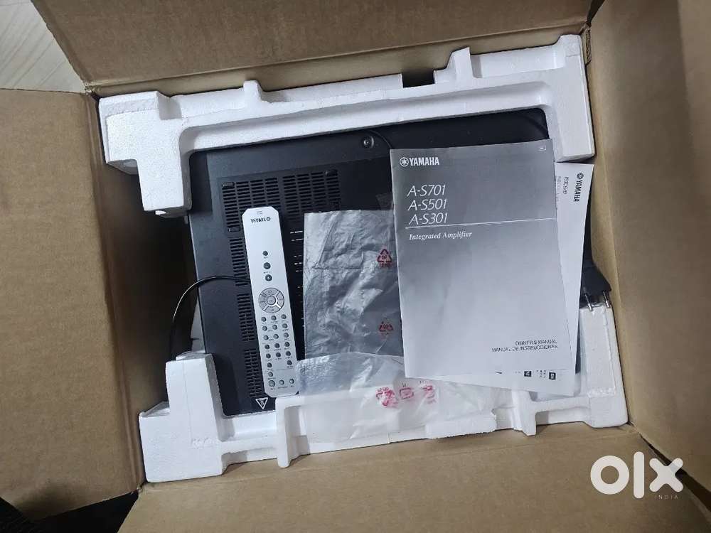 Yamaha AS- 501 integrated stereo amplifier