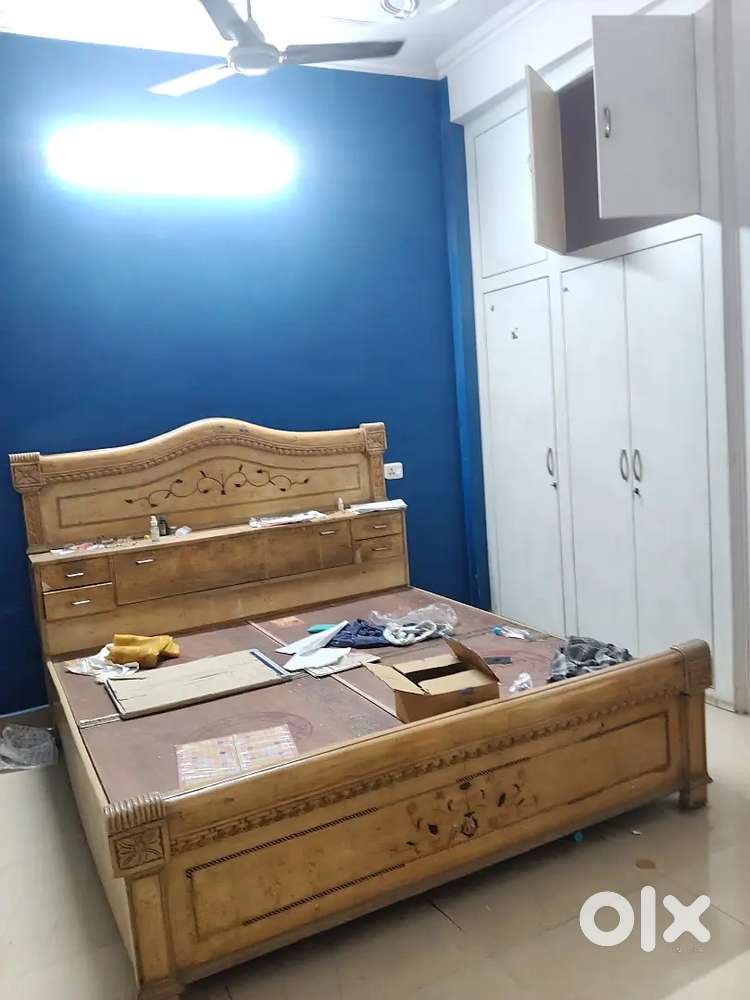 Fully independent house ac bed fan almirah available