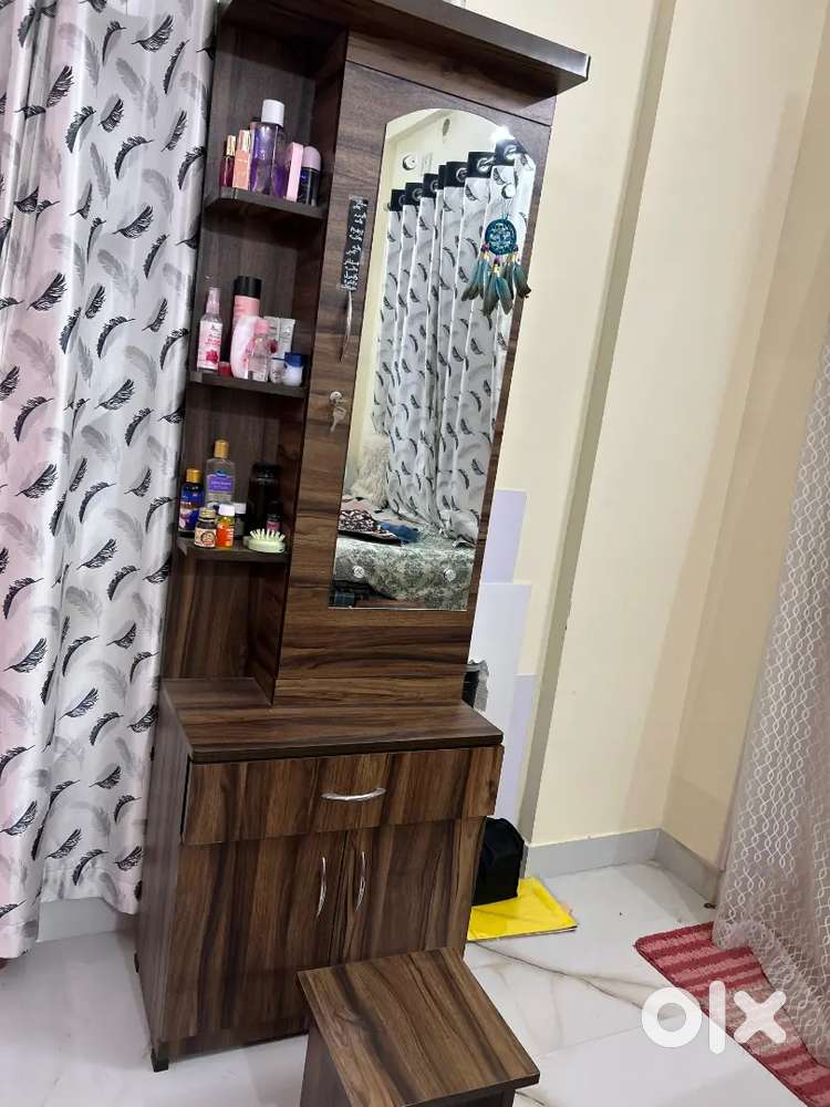 Dining table + dressing table