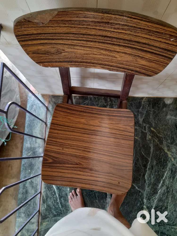 Rosewood Dining table& EasyShare fo sale.
