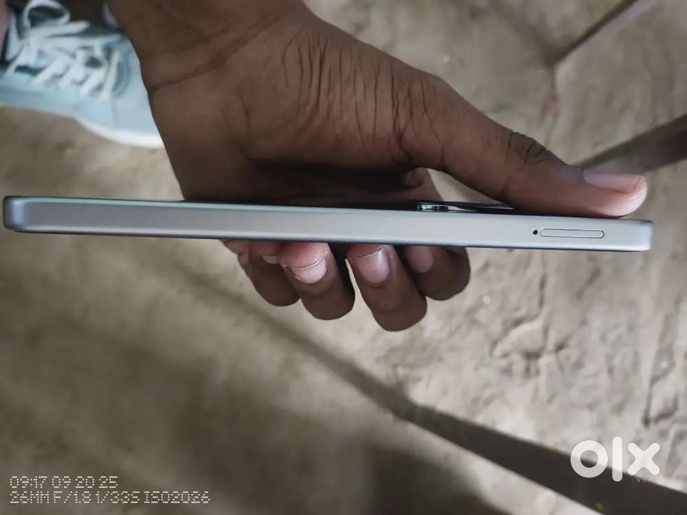 New phone sab kuch hai 6gb-128gb hai bgmi 90fps par chalata hai