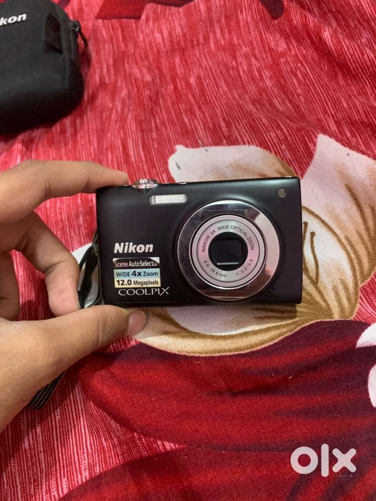 Nikon coolpix 2500.