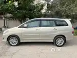 Toyota Innova 2012 v model