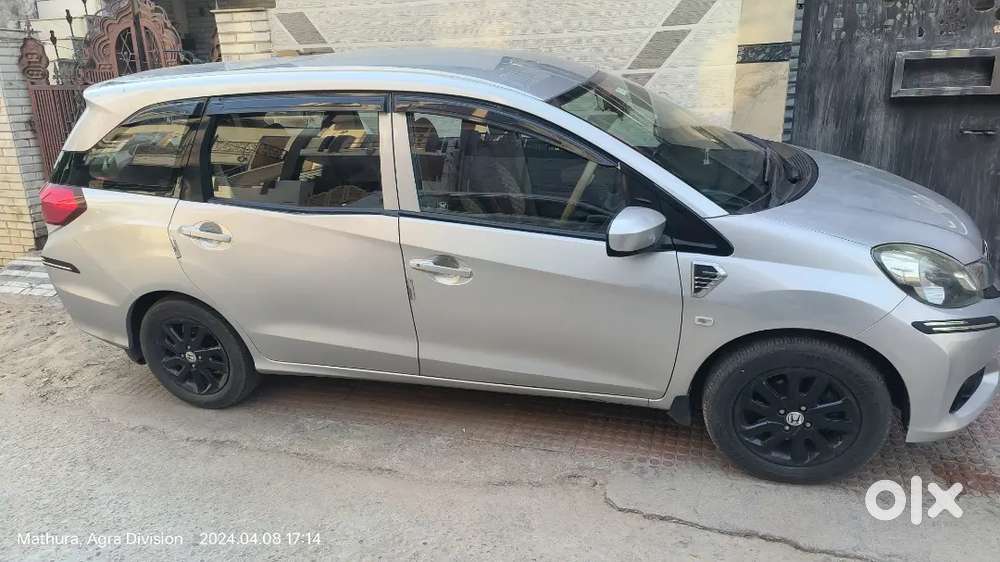 Honda Mobilio 2015 Petrol Well Maintained with loveto cng kit