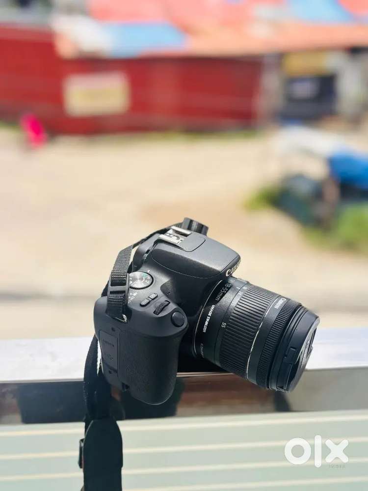 Canon 200D (18-55 lens carrying bag)SHUTTER COUNT--UNDER 12K